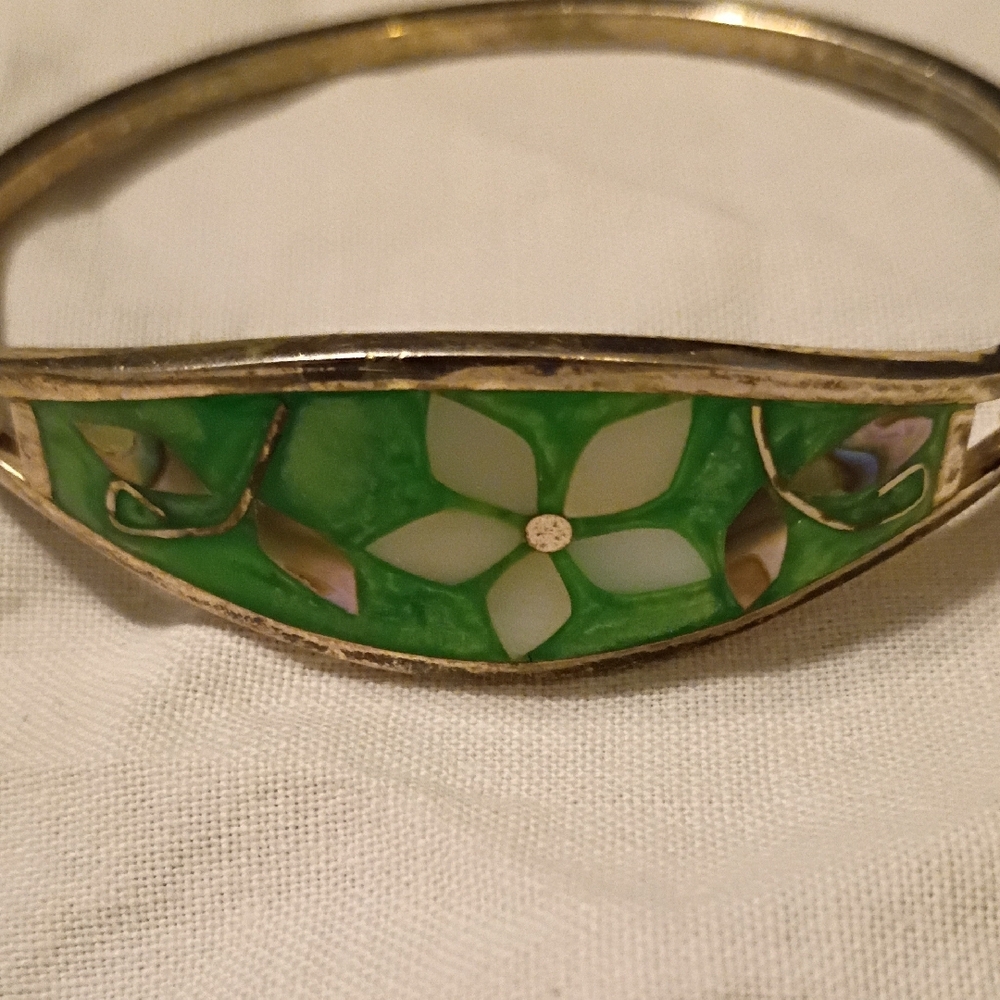 Elegant Green and silver Floral Bangle